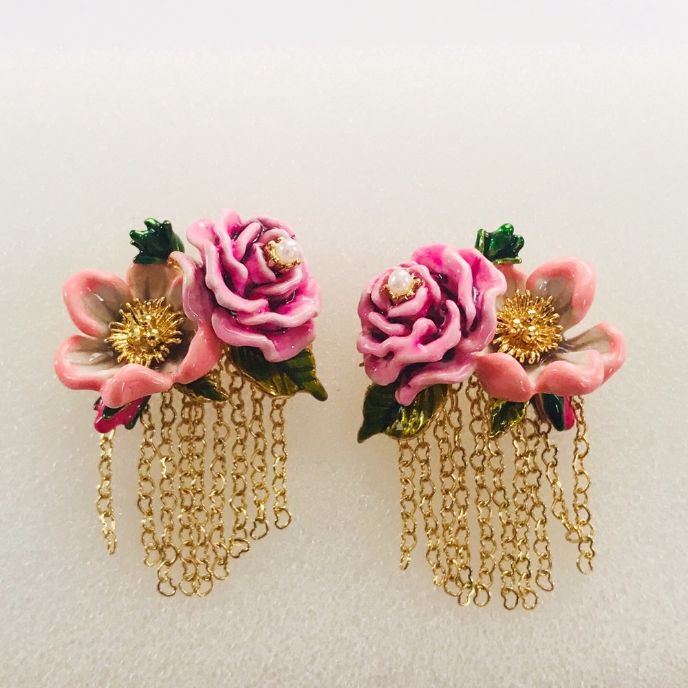 Les Nereides pink rose earrings